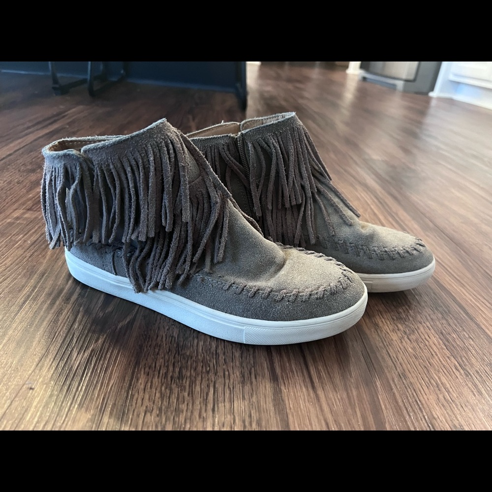 Women’s size 8 fringe sneaker bootie
